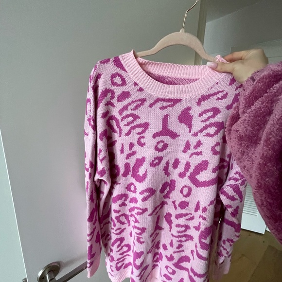 pink sweater leopard 🐆 - Picture 4 of 5